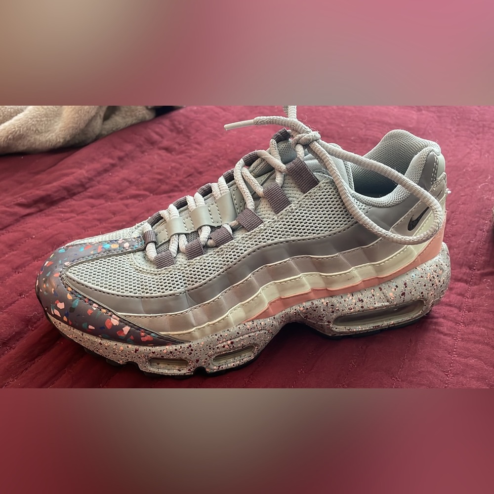 Nike air maxes size 7.5